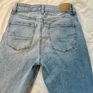 American Eagle Stretch Straight Leg Mom Jeans. Size 4.